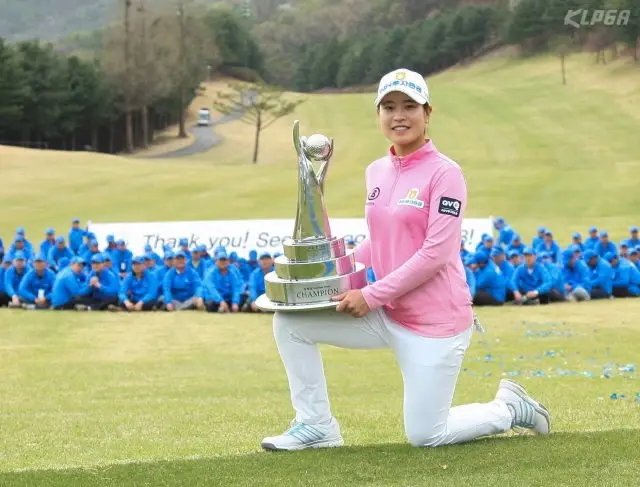양말훈련으로 비거리 늘린 골프 박민지 프로 프로필 & 클럽 퍼터 나이 고향 일정 수상 (엄마 김옥화) 프로 데뷔 10일 만에 거둔 기적의 첫 우승