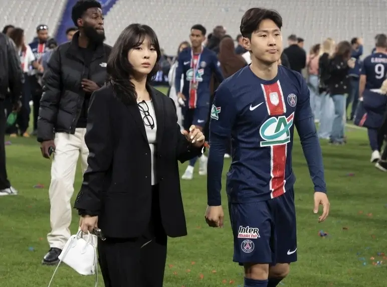 슛돌이 이강인 여친 박상효 두산그룹 재벌 5세에 미모까지 ~ (축구 통계 연봉 주급 군대 수상) 이강인 박상효