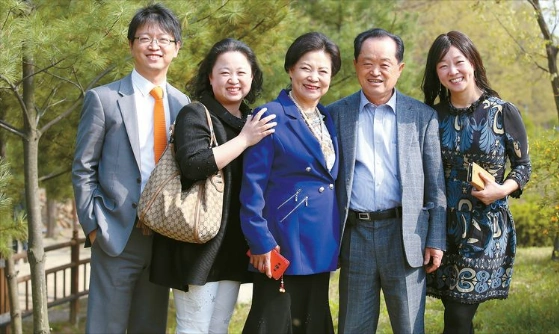 칠갑농산 이능구 회장 가족 