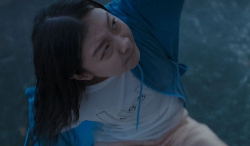 2번 보고 이해한 처음부터 가짜 실험체였던 영화 넷플릭스 대홍수 결말 해석 (ft. 줄거리 관람평 후기) 1931번 째의 실험임을 알려주는 티셔츠를 입고 희조를 각성시키기 위해 뛰어드는 안나