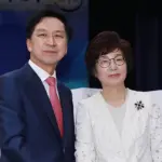 김건희에게 로저비비에 명품백 클러치백 김기현 국회의원 프로필 & 아내 이선애 (선거이력) 김건희에게 로저비비에 명품백 클러치백 김기현 국회의원 프로필 & 아내 이선애 (선거이력)