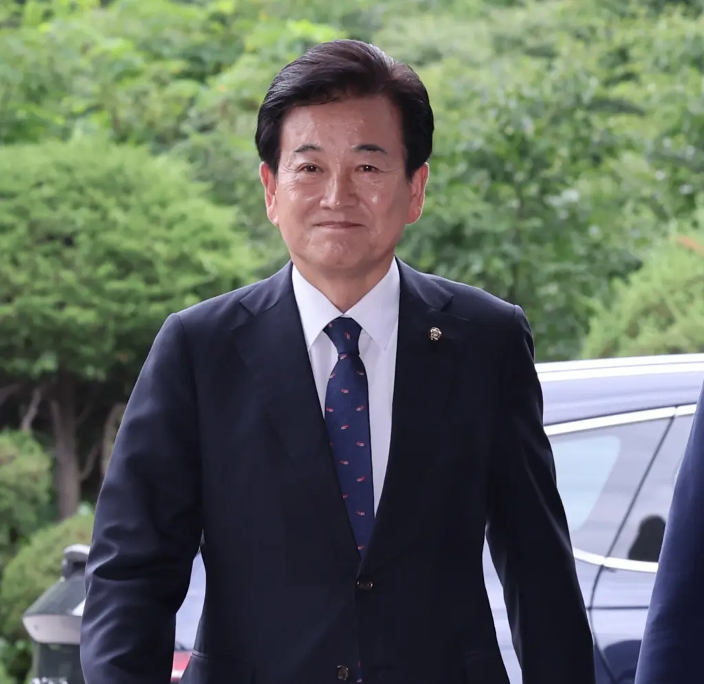 노무현을 쫓아낸 통일부 장관 정동영 국회의원 프로필 학력 선거이력 (+통일교 윤영호) 노무현을 쫓아낸 통일부 장관 정동영 국회의원 프로필 학력 선거이력 (+통일교 윤영호)