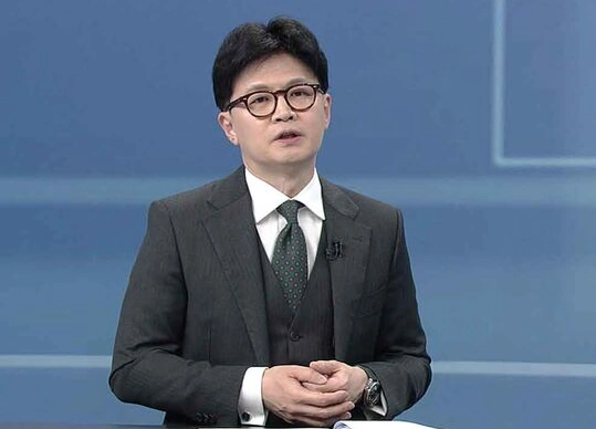 당원게시판 가족 댓글로 위기에 빠진 엘리트 집안 검사 한동훈 프로필 & 와이프 진은정 변호사 (ft. 가발 전 후 논란) 당원게시판 가족 댓글로 위기에 빠진 엘리트 집안 검사 한동훈 프로필 & 와이프 진은정 변호사 (ft. 가발 전 후 논란)