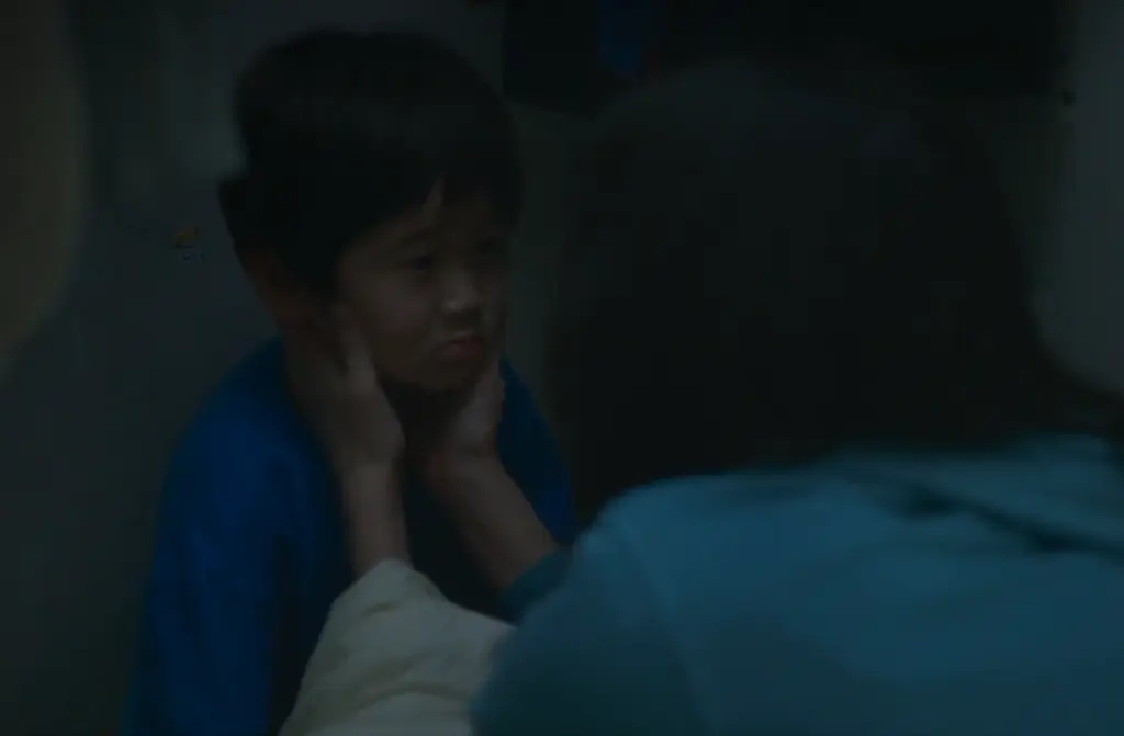 2번 보고 이해한 처음부터 가짜 실험체였던 영화 넷플릭스 대홍수 결말 해석 (ft. 줄거리 관람평 후기) 영화 시작부분 떠나는 엄마를 보고 옷장에 숨은 자인