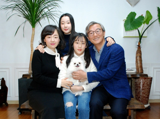 통일교 현금박스 명품시계 폭로 해수부 장관 전재수 국회의원 프로필 & 고향 아내 (ft. 수상 선거이력) 전재수 와이프 & 딸