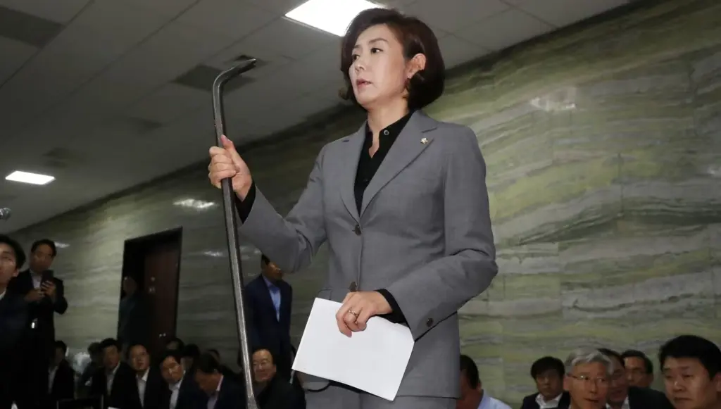 패스트트랙 빠루에 통일교 국회의원 나경원 프로필 & 남편 김재호 판사 (ft. 선거이력 수상) 패스트트랙 나경원 빠루 사건