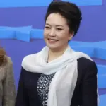 흙수저에서 노래 하나로 시진핑 부인이 된 중국 펑리위안 프로필 & 수상 나이 (ft. 명언)