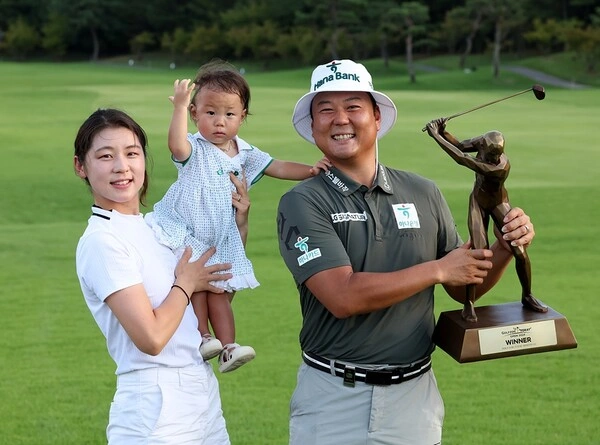 골프 국대 부부 함정우 프로 프로필 & 클럽 수상 상금 고향 (와이프 강예린) 골프 국대 부부 함정우 프로 프로필 & 클럽 수상 상금 고향 (와이프 강예린)