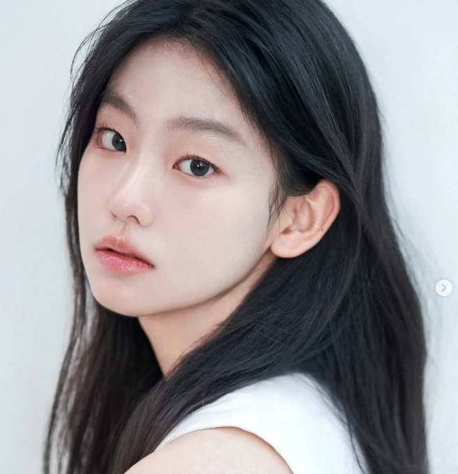 데뷔하자마자 넷플릭스 1위 김부장 배우 서수민 프로필 & 나이 방송 작품활동 데뷔하자마자 넷플릭스 1위 김부장 배우 서수민 프로필 & 나이 방송 작품활동