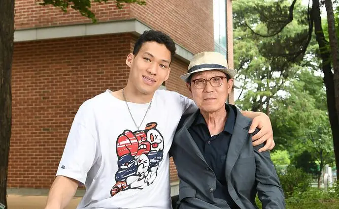 에디 다니엘 프로필·영국인 아버지 혼혈 한국 국적 농구선수 (군대 연봉 통계) 농구선수 에디 다니엘 가족 외할아버지 사진